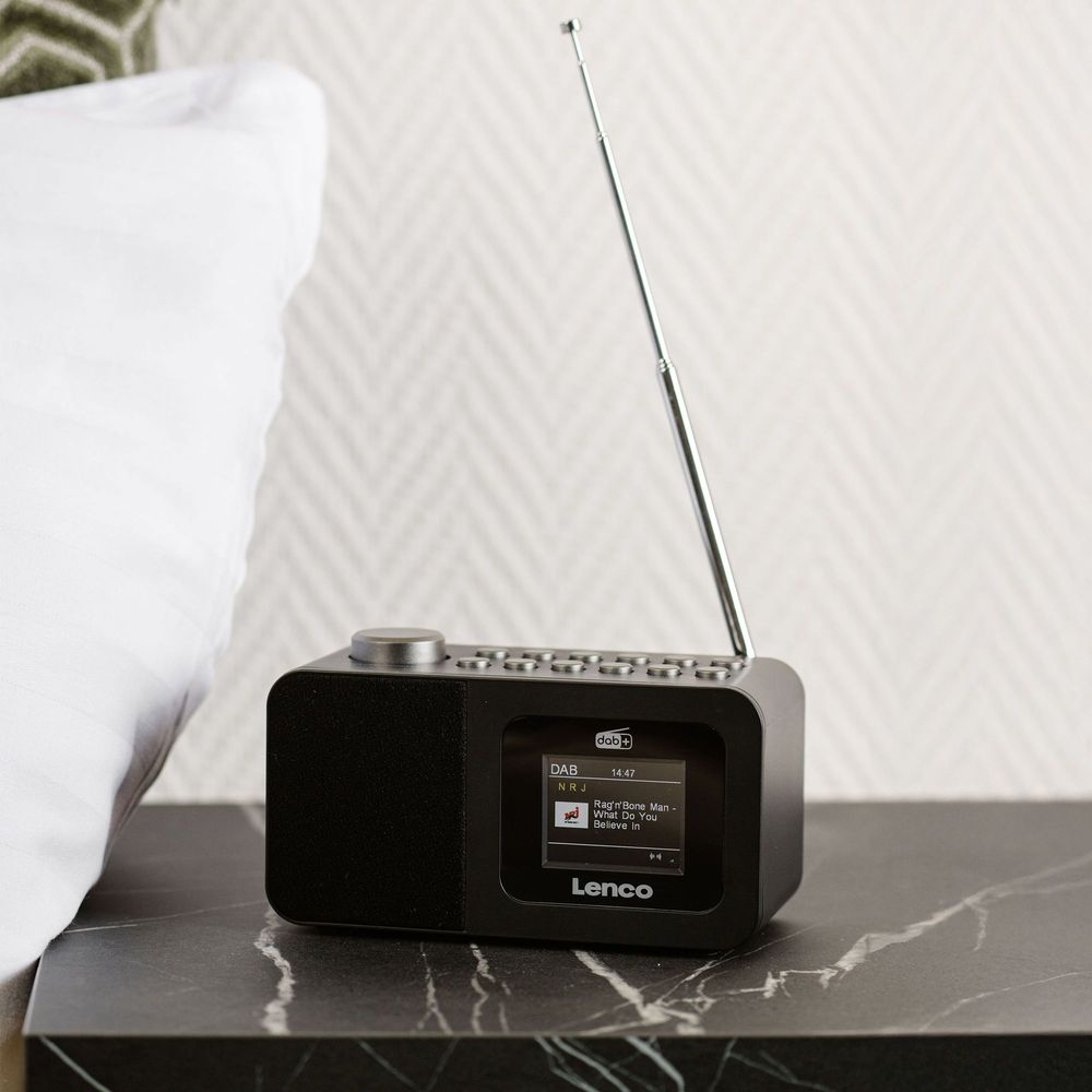 DAB+/FM-radiovekkerklokke med fargeskjerm, sleep timer og dobbel alarmfunksjon - Lenco